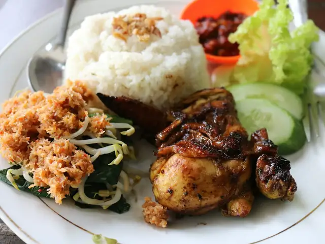 Ayam Bakar Woku Platter